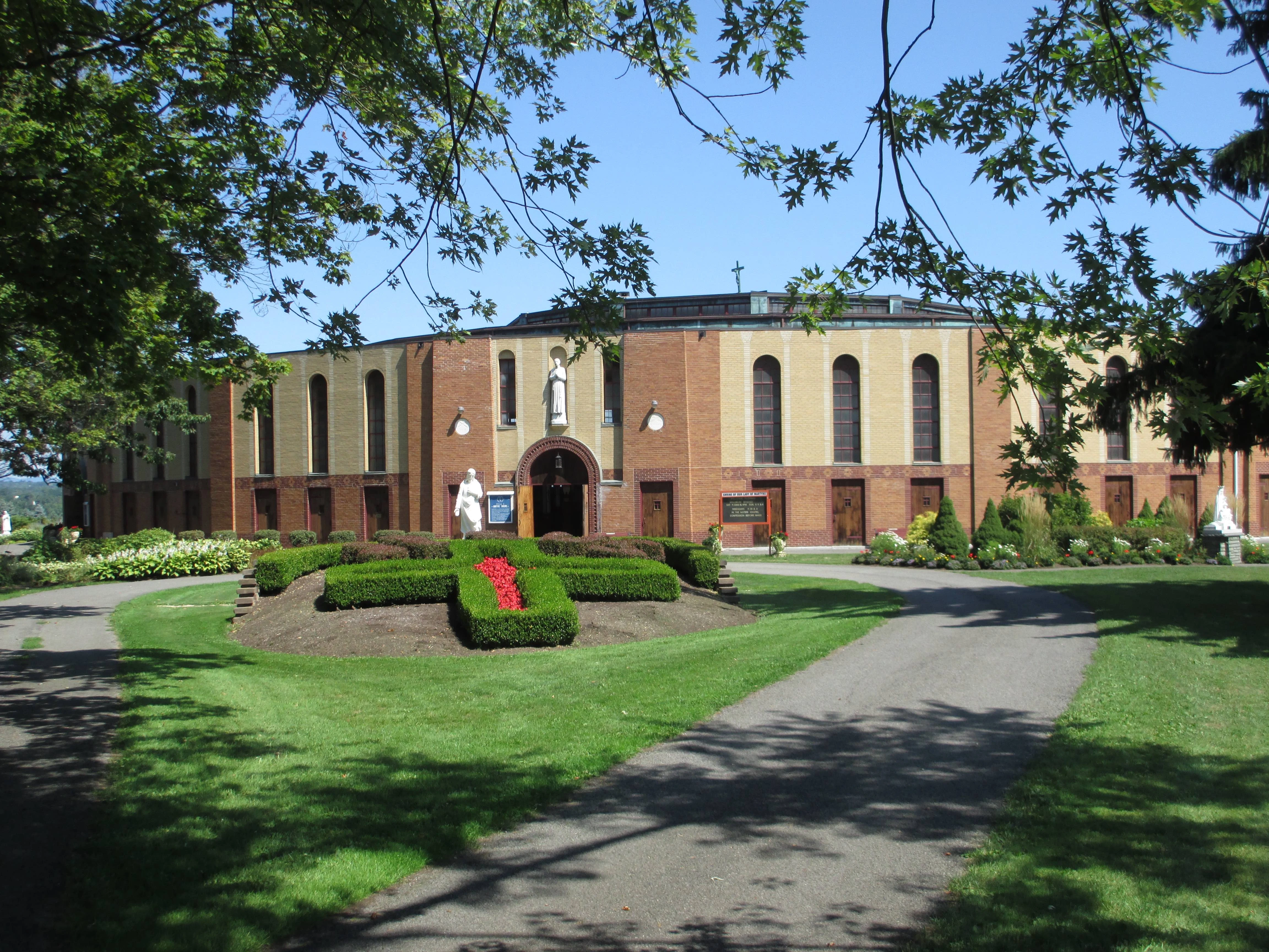 The coliseum style church at the National Shrine of Our Lady of Martyrs.?w=200&h=150