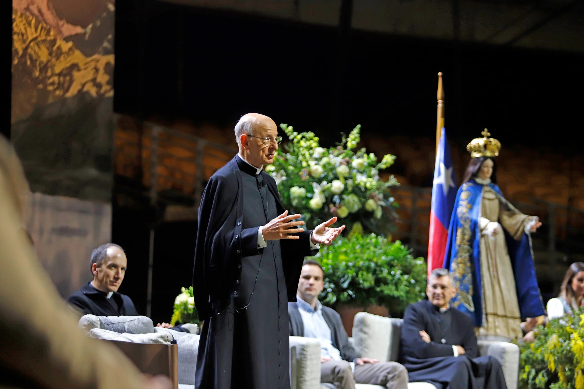 Monsignor Fernando Ocáriz gives a talk during his July 2024 visit to Santiago, Chile.?w=200&h=150
