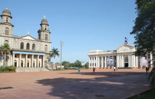 The Metropolitan Cathedral Santiago Apóstol and the National Palace in Managua, Nicaragua. Credit: Martin Thurnherr, CC BY-SA 4.0 <https://creativecommons.org/licenses/by-sa/4.0>, via Wikimedia Commons