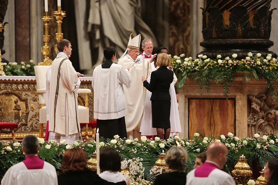 Pope Francis administers confirmation during the Easter Vigil Mass in St. Peter's Basilica, April 4, 2015.?w=200&h=150