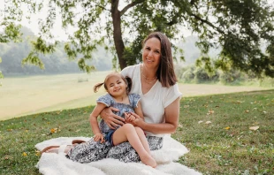 Beverly Jacobson and her daughter Verity. Credit: Melissa Pennington