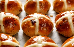 Hot cross buns. Credit: zi3000/Shutterstock