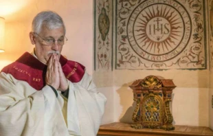 Father Arturo Sosa, superior general of the Society of Jesus, prepares to celebrate Mass at the Gesu in Rome on Oct. 15, 2016. Credit: GC36 via Flickr