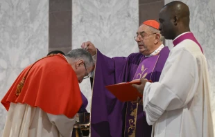 Cardinal Angelo De Donatis sprinkles ashes during the celebration of Mass on Ash Wednesday, March 5, 2025, at the Basilica of Santa Sabina located on Rome’s Aventine Hill. Credit: Vatican Media