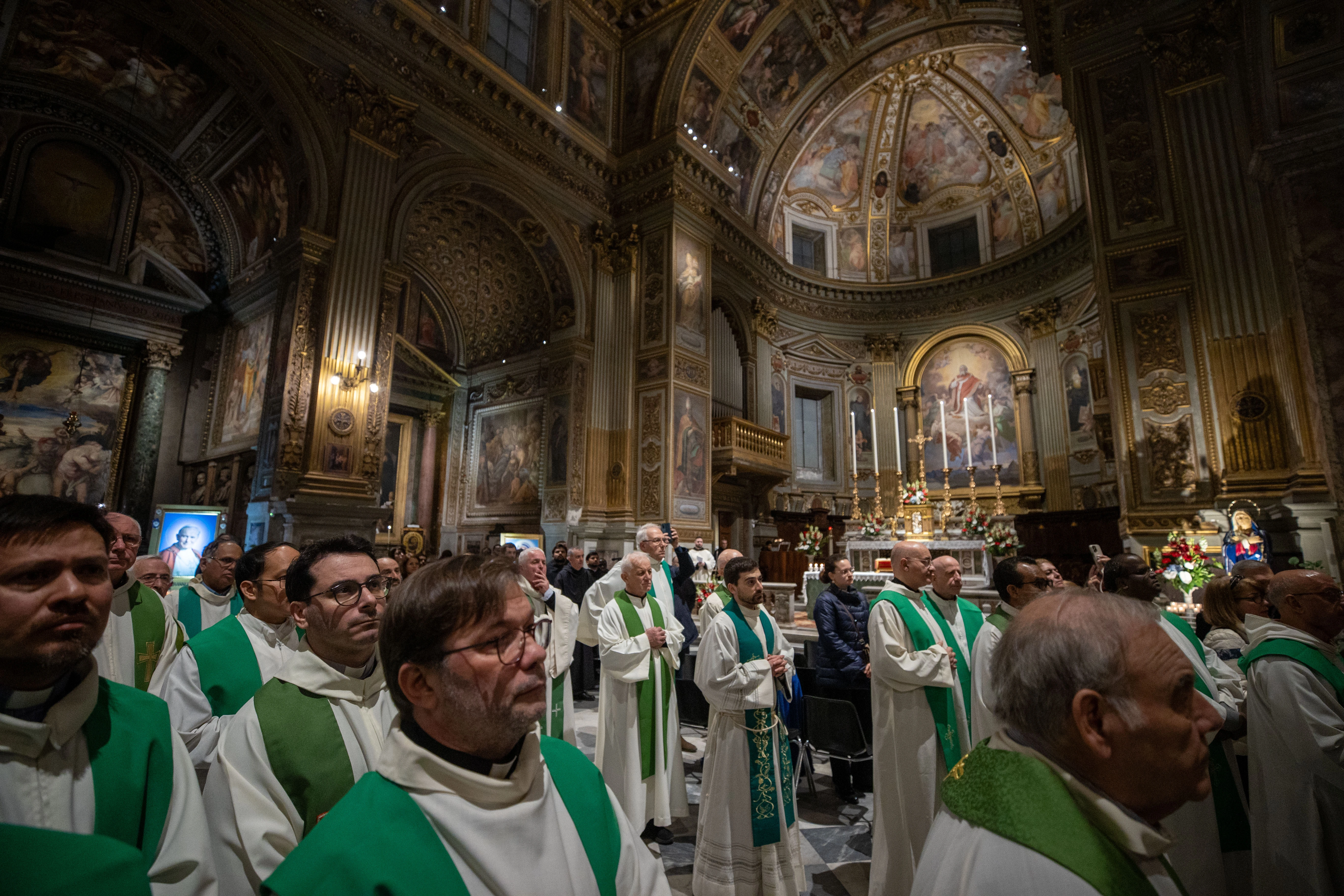 Faithful attend Mass on Thursday, Feb. 27, at the Church of San Marcello al Corso in Rome. Credit: Daniel Ibañez/CNA