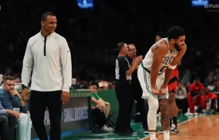 Head coach of the Boston Celtics Joe Mazzulla (left) and forward Jayson Tatum. Credit: Wikimedia Commons